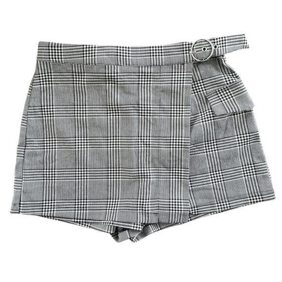 Forever 21 Dresses & Skirts - Forever 21 Black White Plaid Skort Belted Mini Skirt Shorts Size Medium